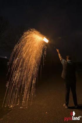 Preview: pyroland Kristallfeuerregen Medium Handfontäne, gold 60 Sek.T1