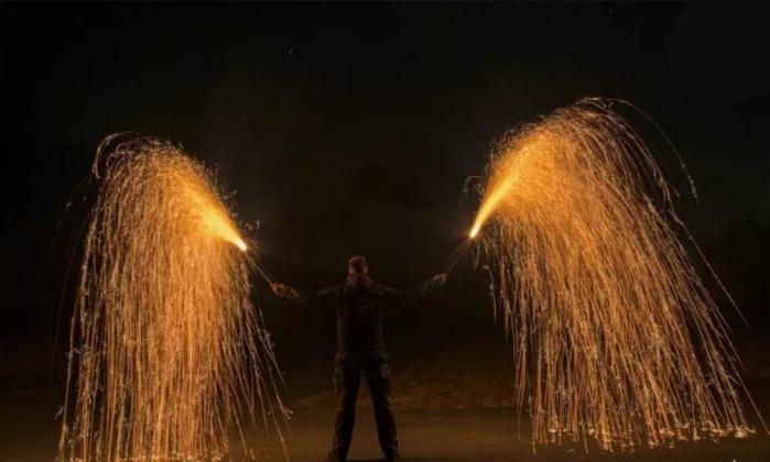 Preview: pyroland Kristallfeuerregen Gigant Handfontäne, gold 45 Sek.T1